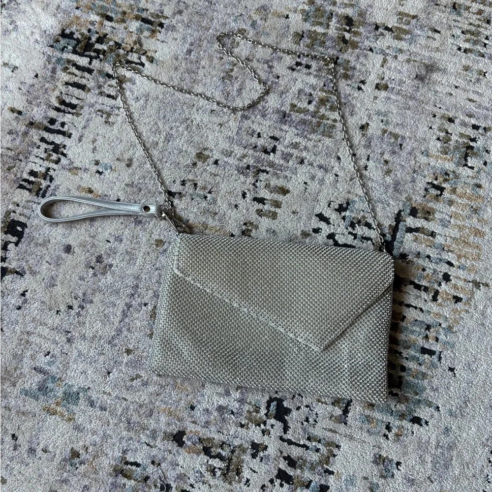 Elegant Silver Chain Clutch - Picture 1 of 10